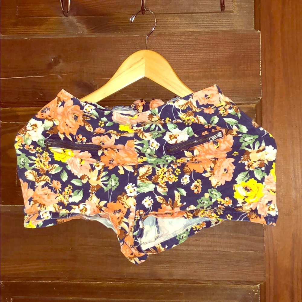 90s Floral Stretch High Waisted Zippered Shorts